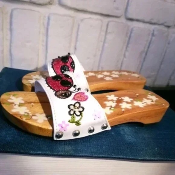 ❤️ Toddler Ladybug Sandals Sized for 7 to 8 - Picture 3 of 9